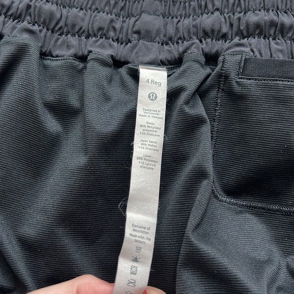 PERFECT CONDITION hotty hot lululemon shorts - Picture 4 of 7
